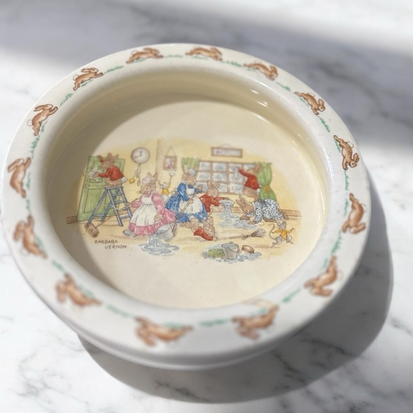 Royal Doulton Bunnykins Cleaning House Porridge Bowl, gd vintage condition - Picture 5 of 6